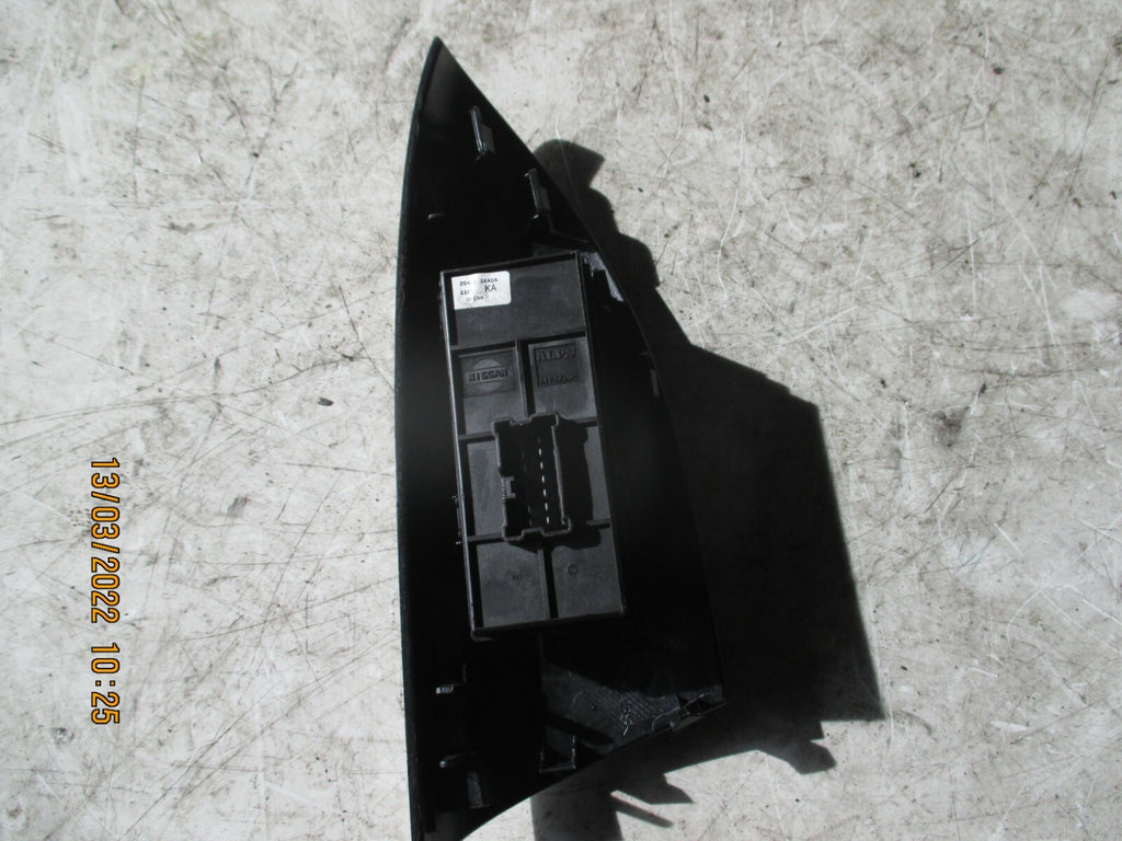 NISSAN JUKE 2011 MK1 NSF FRONT PASSENGER SIDE WINDOW CONTROL SWITCH 25411KA0A