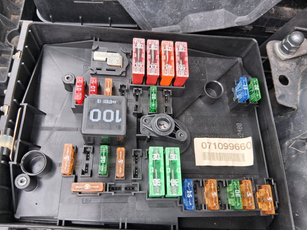 2007 VW VOLKSWAGEN GOLF MK5 1.9 DIESEL FUSE BOX RELAY BOX