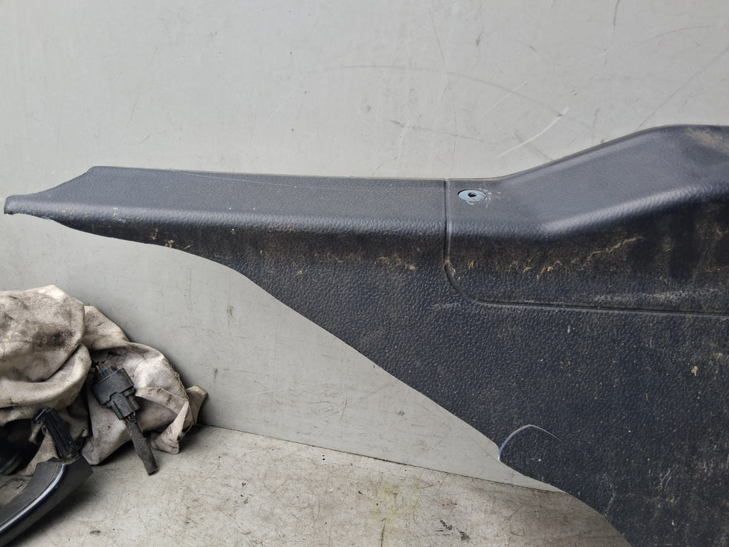 2005 HYUNDAI GETZ REAR TAILGATE BOOTLID TRIM PANEL 817501C010