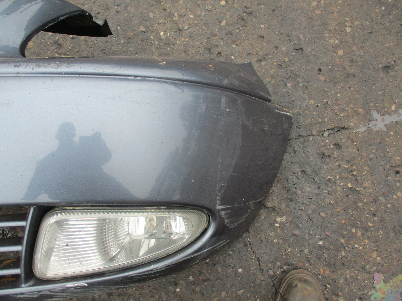 CHRYSLER VOYAGER 2000 FRONT BUMPER COMPLETE GREY DAMGED