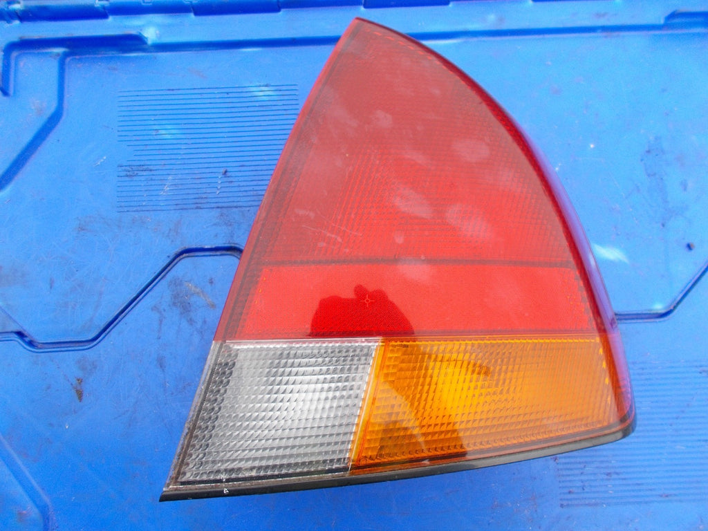2000 MITSUBISHI CARISMA OSR DRIVERS SIDE REAR LIGHT TAILLIGHT MB944544