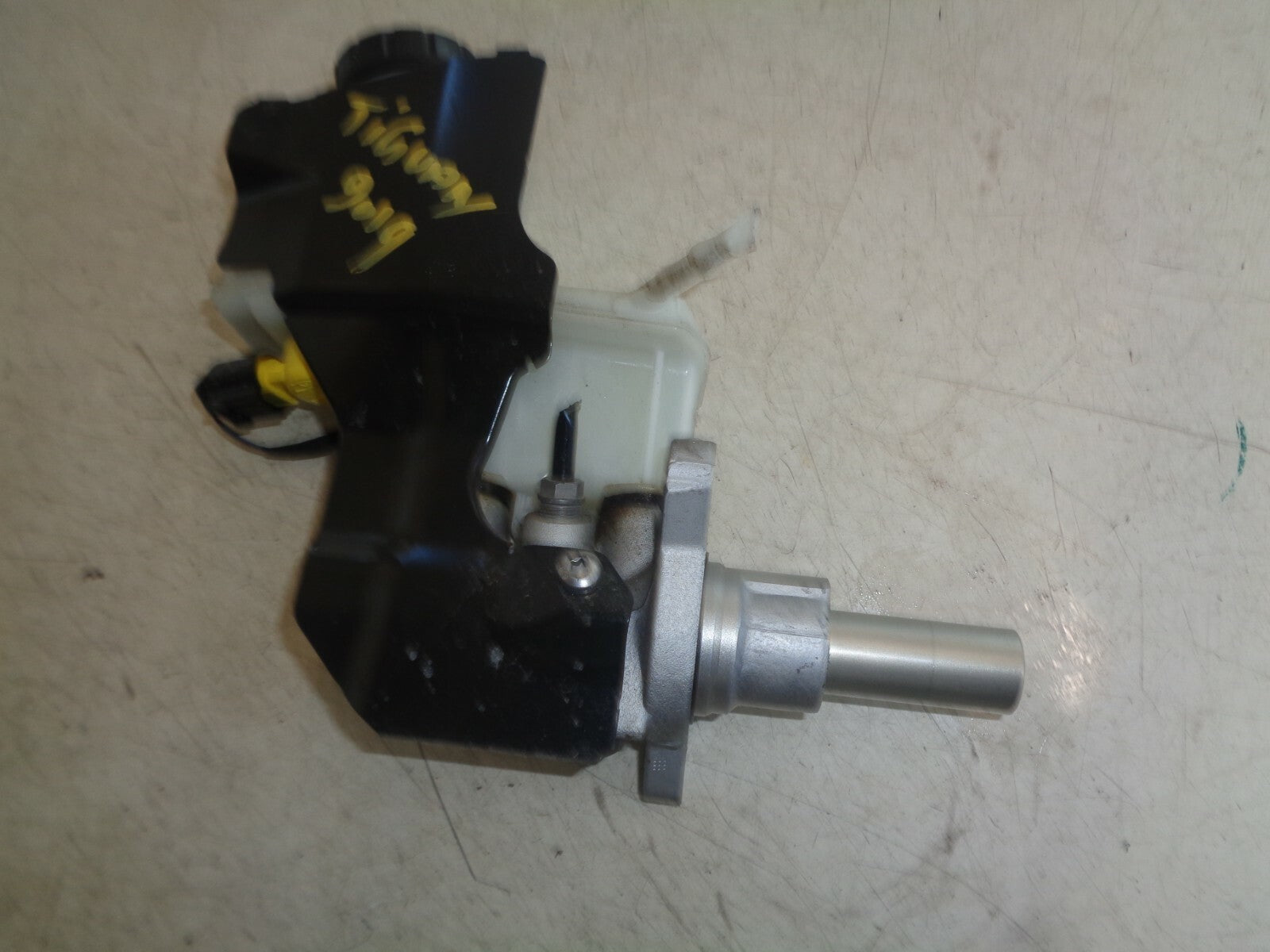 VW VOLKSWAGEN TIGUAN MK2 2019 2.0 DIESEL MASTER CYLINDER & RESERVOIR 5Q2611301H