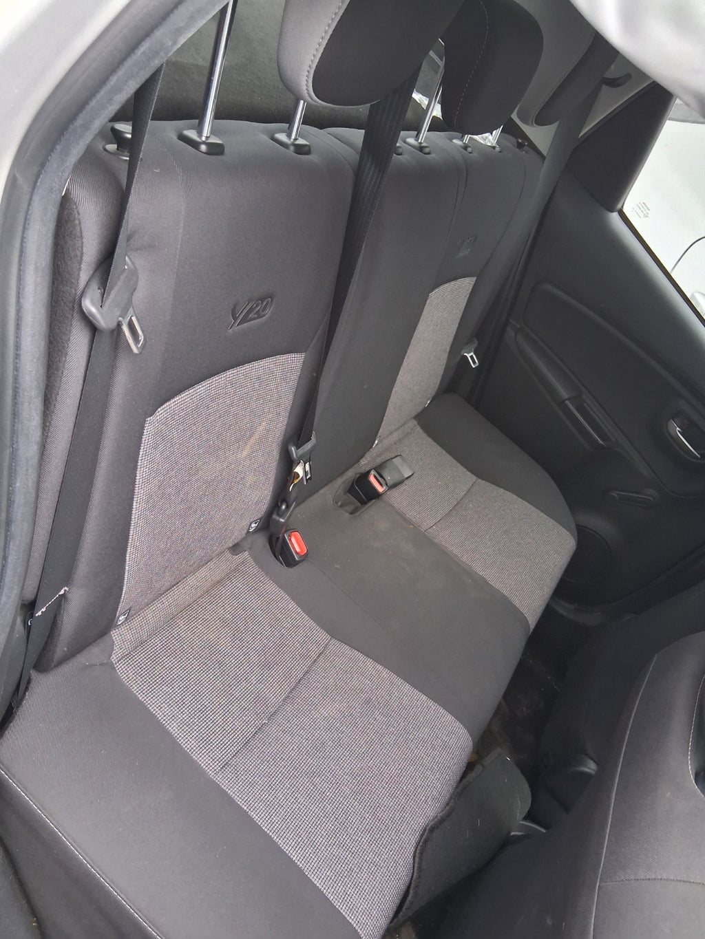 TOYOTA YARIS MK3 2019 REAR COMPLETE BACK AND BENCH SEATS SET FABRIC