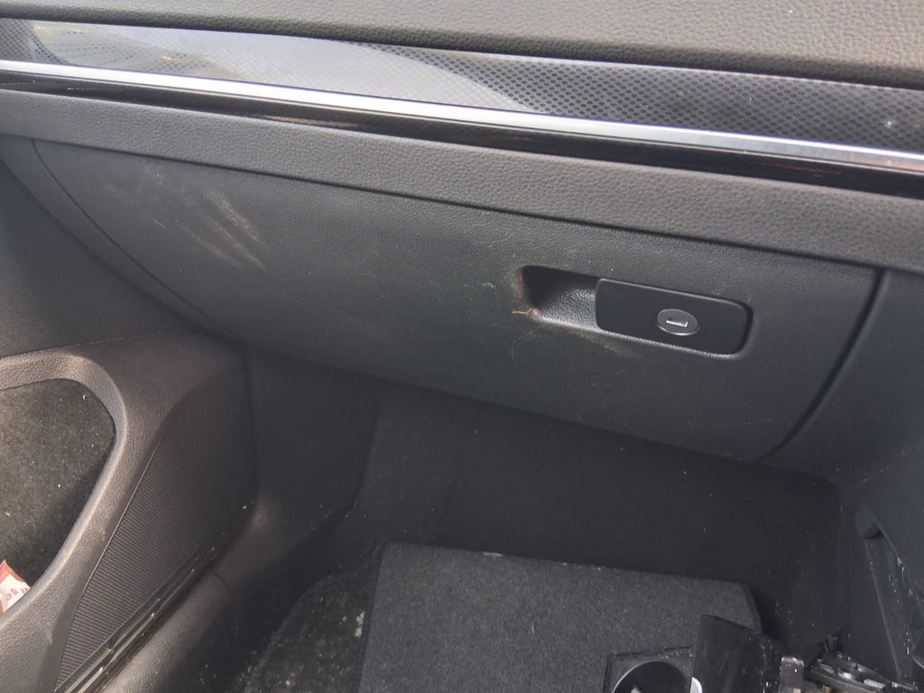 2016 VOLKSWAGEN GOLF MK7 FRONT DASHBOARD GLOVE BOX STORAGE COMPARTMENT