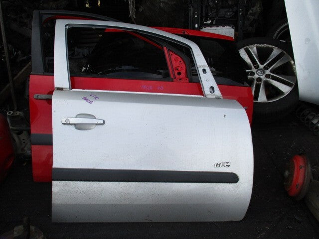 VAUXHALL ZAFIRA B 2013 OSF DRIVER SIDE FRONT BARE DOOR SILVER