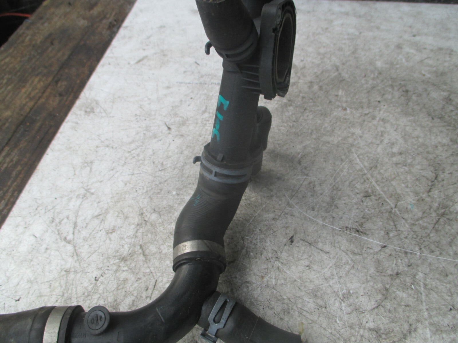VW VOLKSWAGEN TOURAN 2012 WATER COOLANT CONNECTOR HOSE PIPE FLANGE 03l121131AA