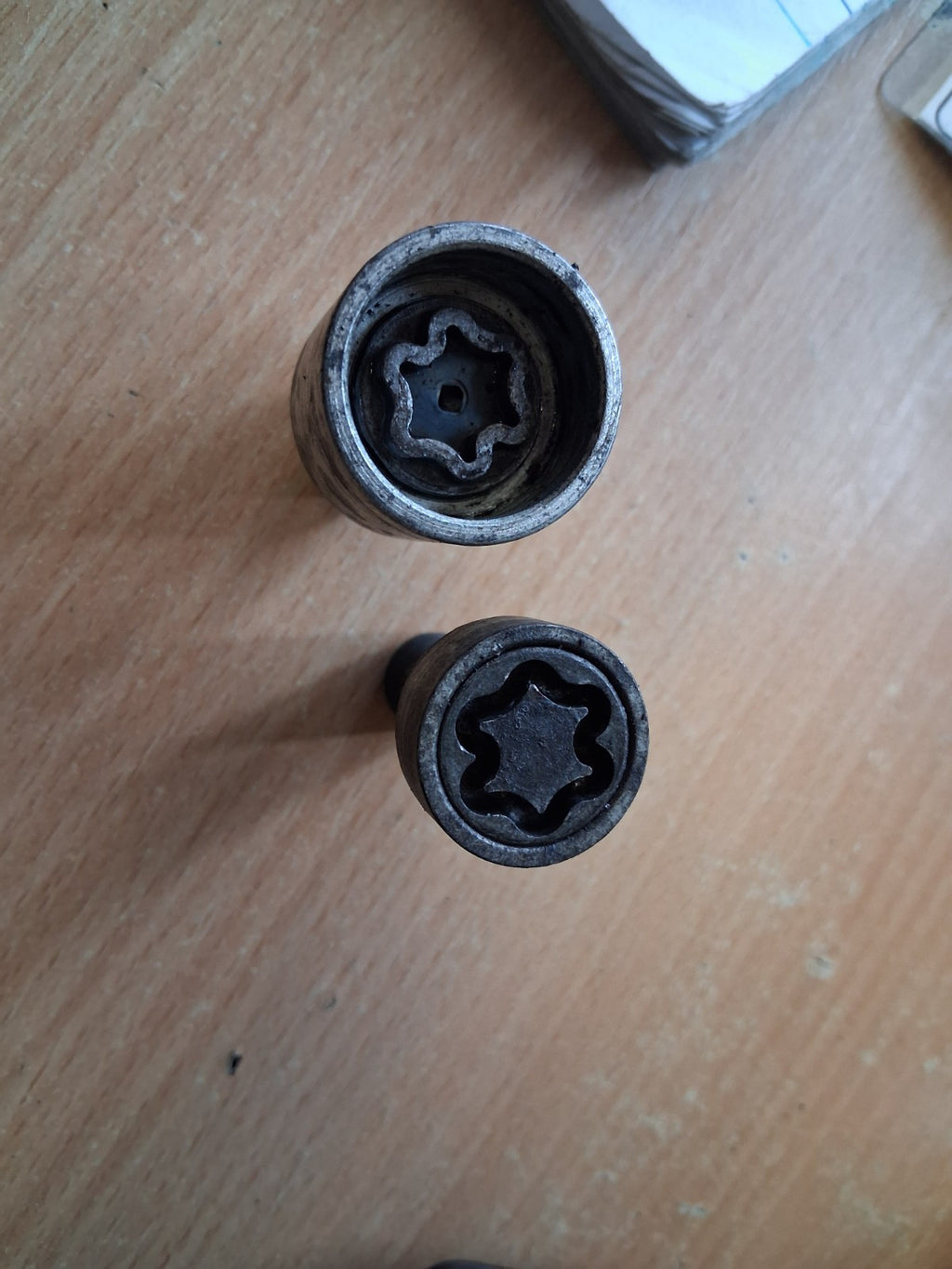 2018 VW VOLSWAGEN  GOLF MK7 WHEEL LOCKING NUTS WITH KEY