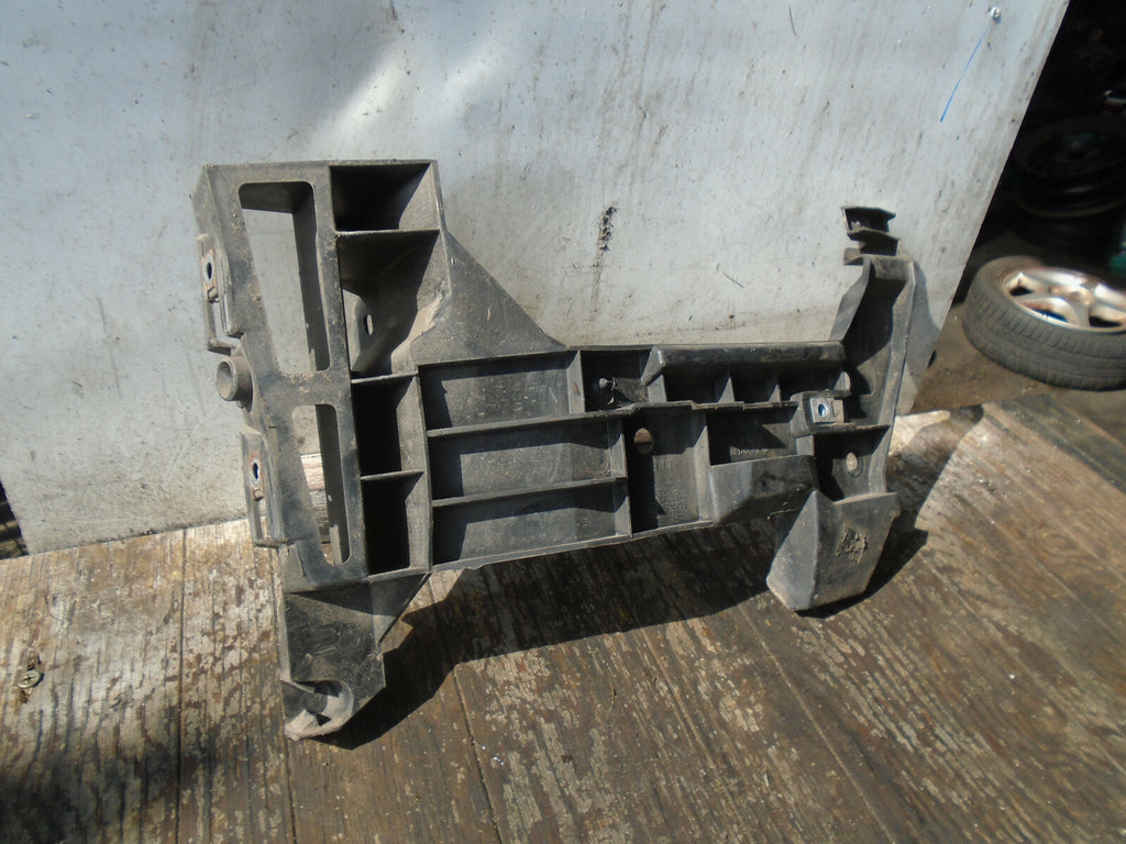 VAUXHALL MOVANO MK1 OSR DRIVER SIDE REAR BUMPER CORNER MOUNTING 7700352212
