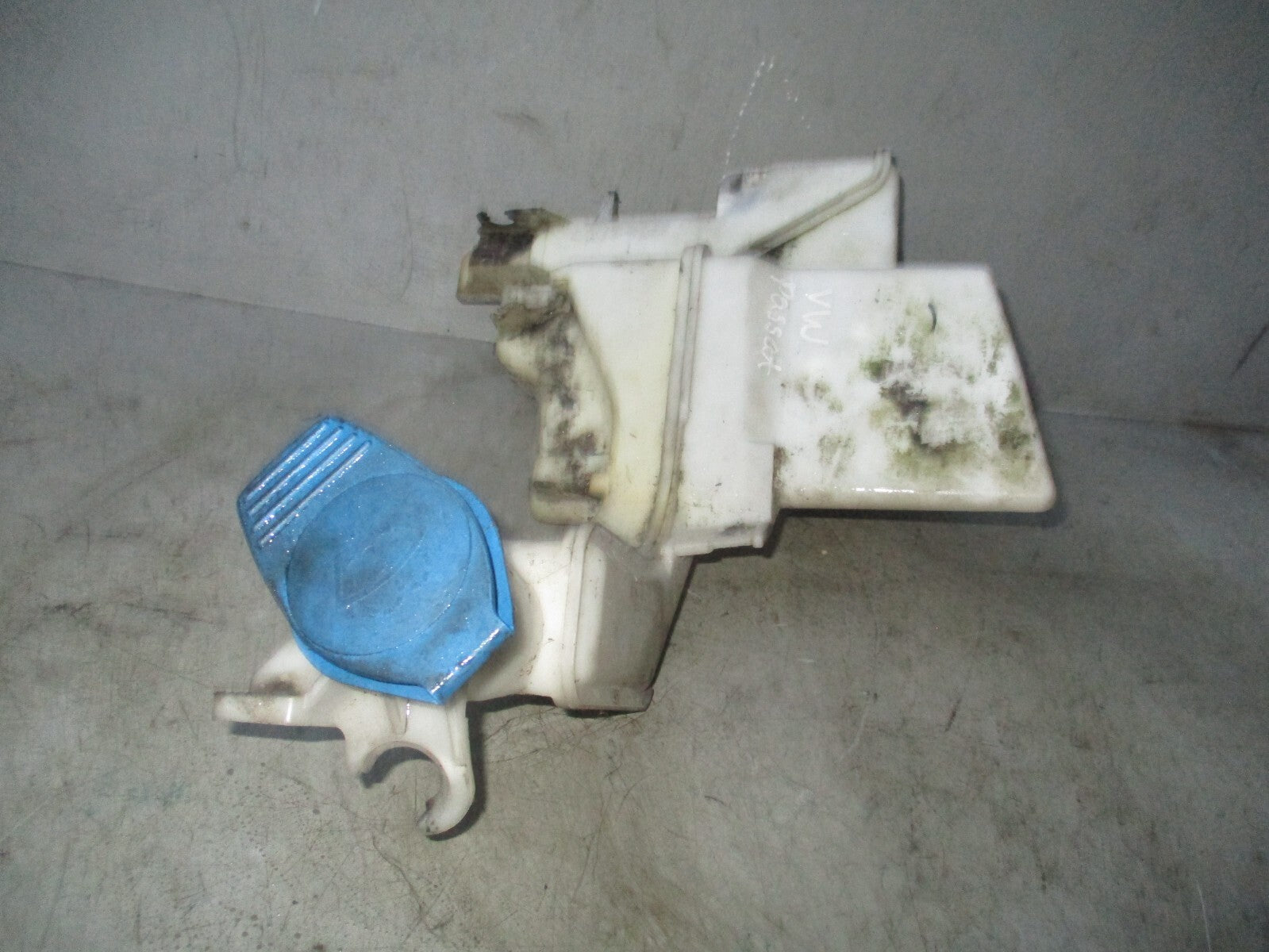 2007 VW VOLKSWAGEN PASSAT B6 WINDSCREEN WASHER WATER BOTTLE