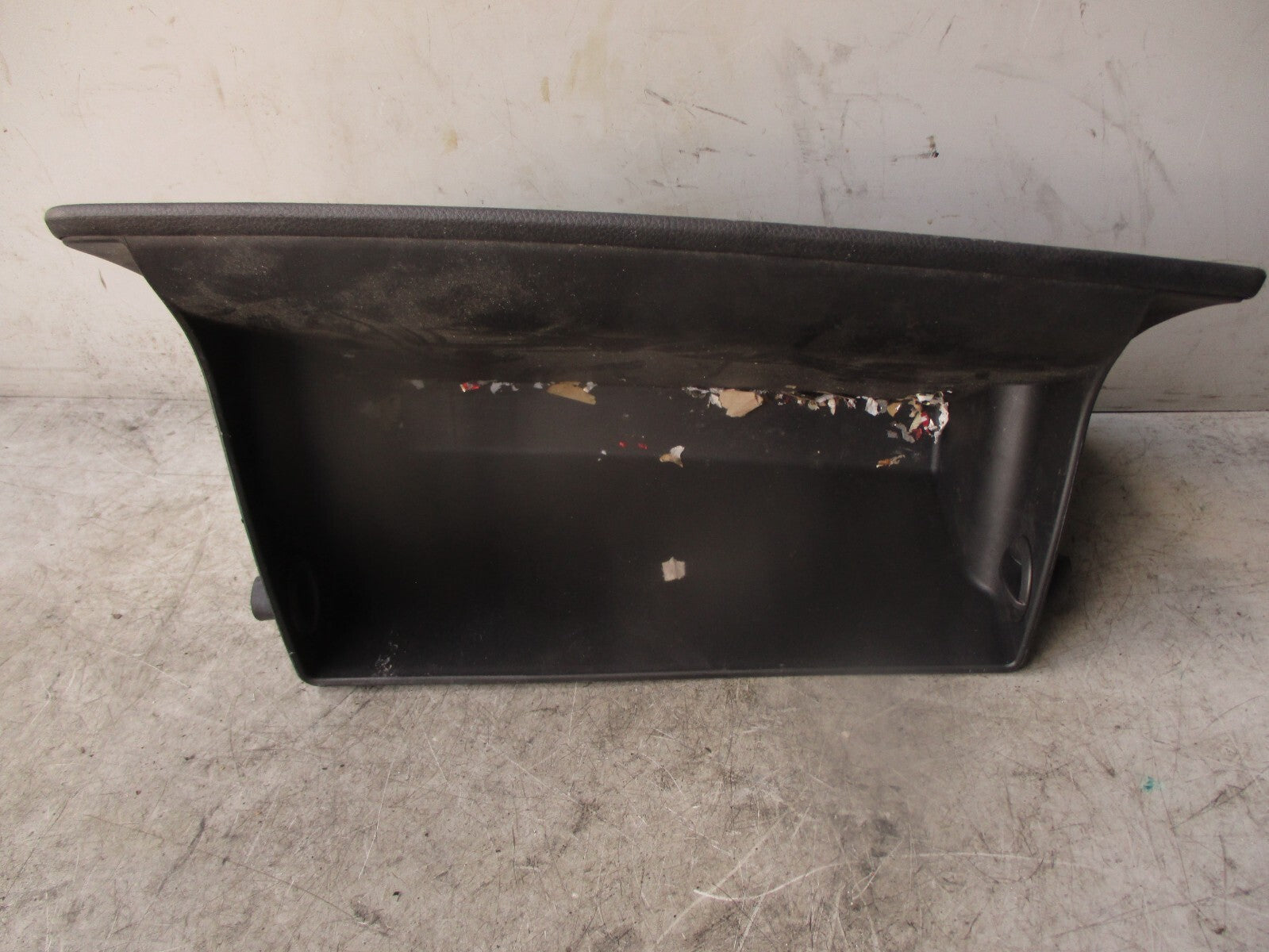 2018 KIA STONIC DASHBOARD GLOVE BOX STORAGE COMPARTMENT BOX LID 84510H8900