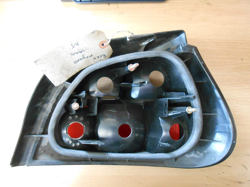 RENAULT MEGANE MK1 PHASE 1 1999 NS PASSENGER SIDE REAR BRAKE TAIL LIGHT CLUSTER