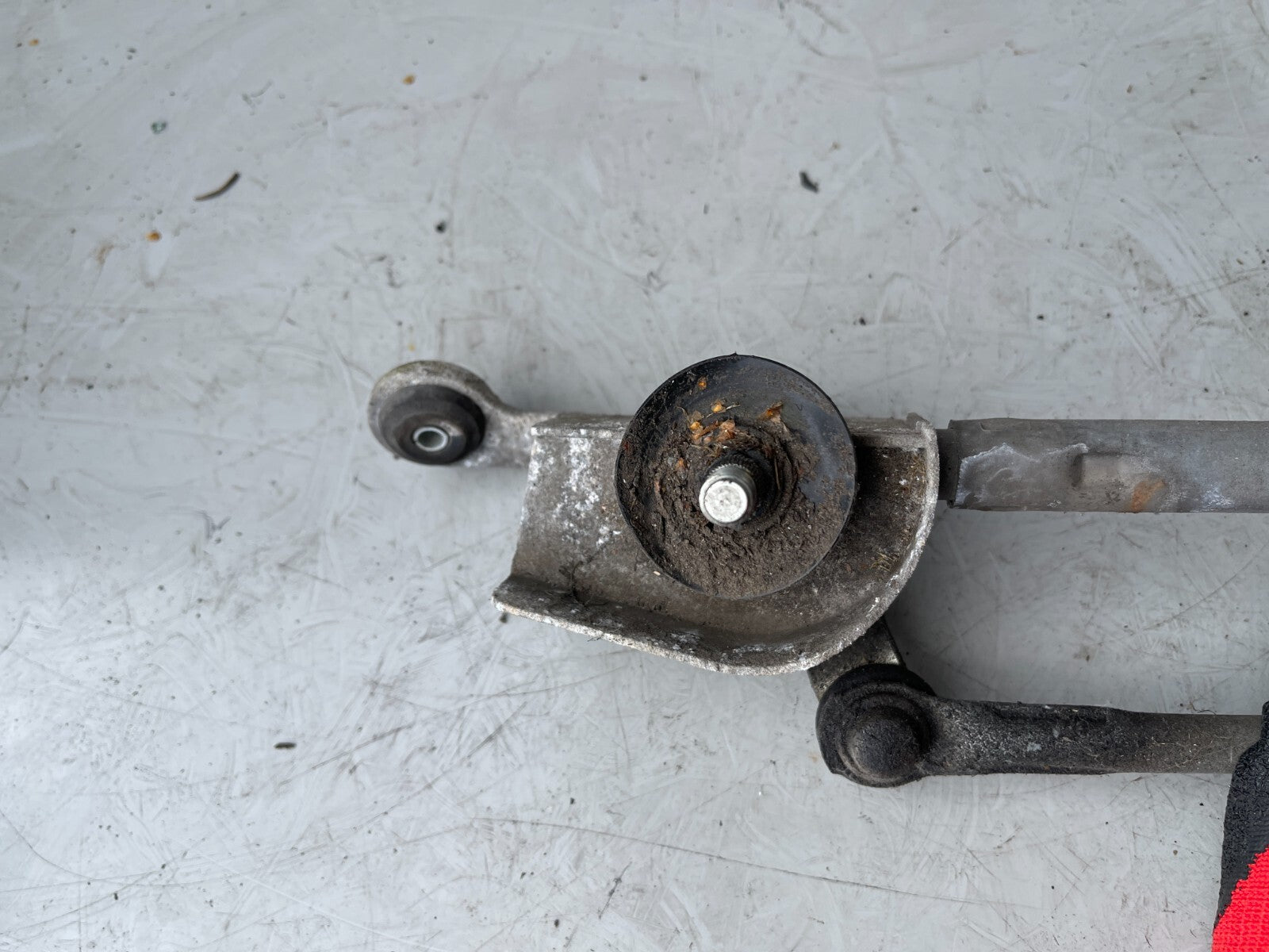 2011 NISSAN NOTE FRONT WINDSCREEN WIPER MOTOR