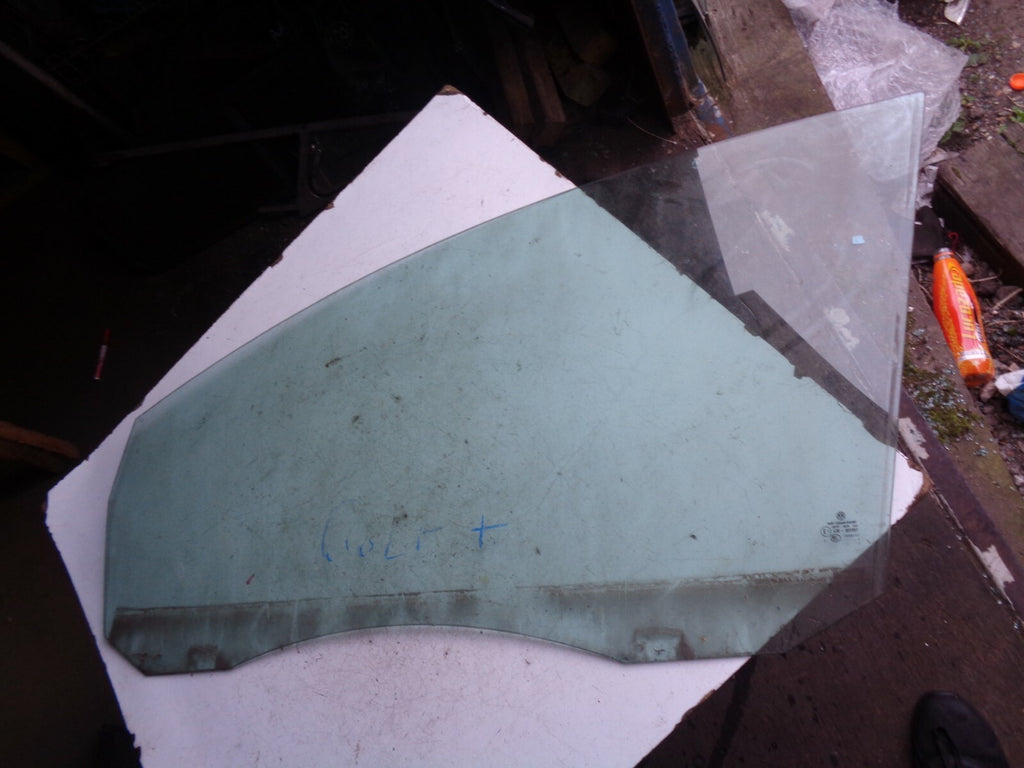 VOLKSWAGEN GOLF MK4 35DOOR  NSF PASSENGER SIDE FRONT WINDOW GLASS