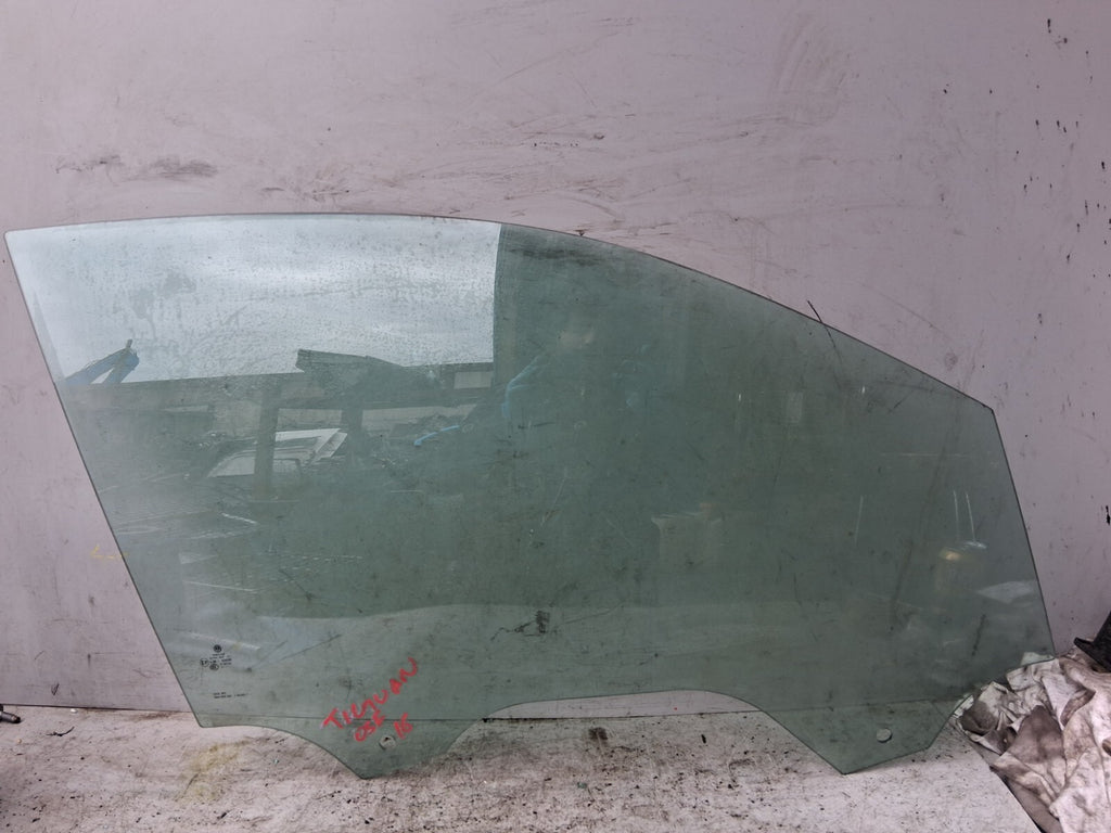 2016 VOLKSWAGEN TIGUAN OSF DRIVER SIDE FRONT RIGHT WINDOW GLASS 43R00098