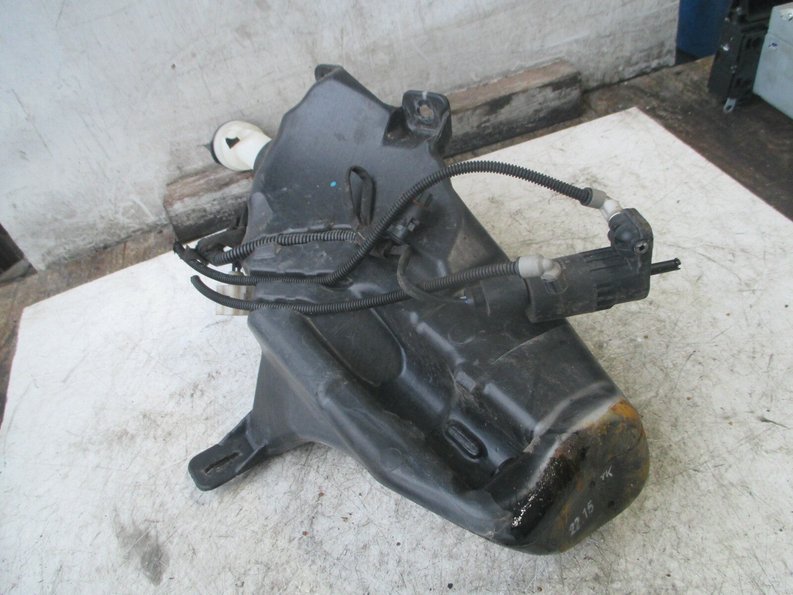 VAUXHALL ASTRA J MK6 2016 FRONT WINDSCREEN WASHER WATER BOTTLE 13260579