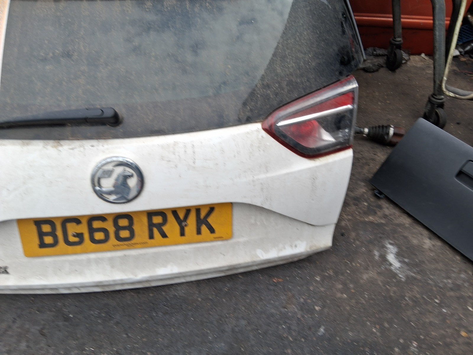 VAUXHALL CROSSLAND X 2018 REAR COMPLETE TAILGATE BOOTLID WHITE