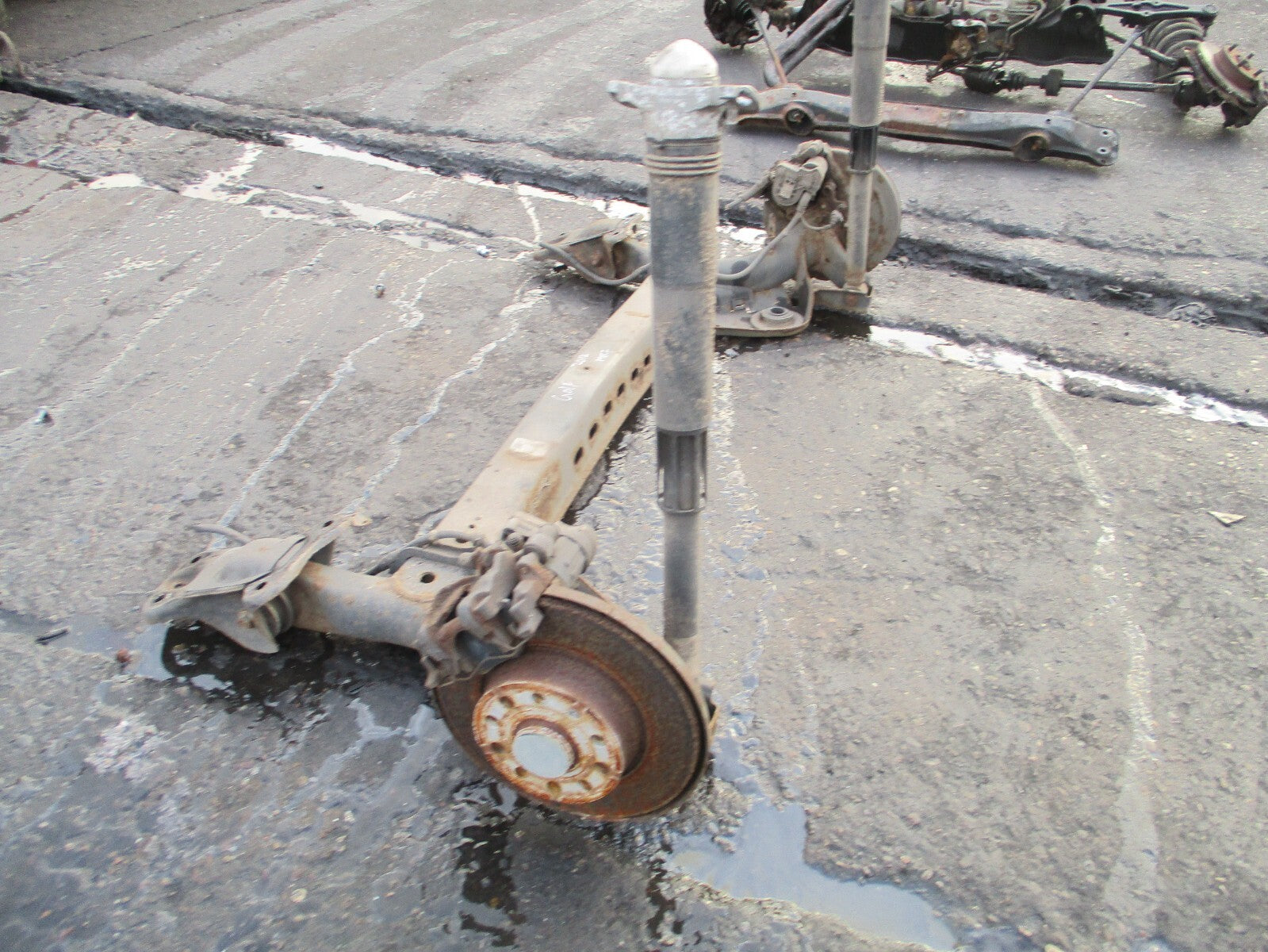 2012 VW VOLKSWAGEN GOLF MK7 REAR AXLE WITH DISCS