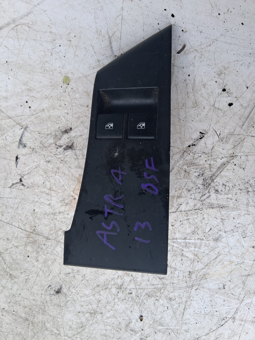 2013 VAUXHALL ASTRA J OSF DRIVER SIDE FRONT RIGHT WINDOW SWITCH 13305978