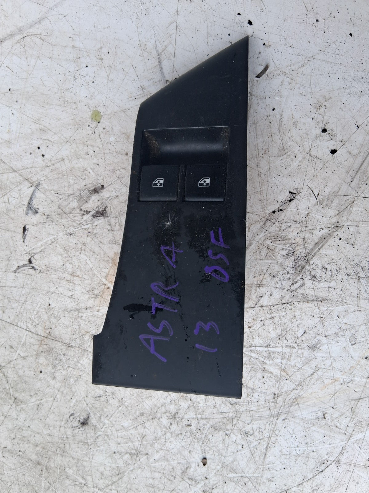 2013 VAUXHALL ASTRA J OSF DRIVER SIDE FRONT RIGHT WINDOW SWITCH 13305978