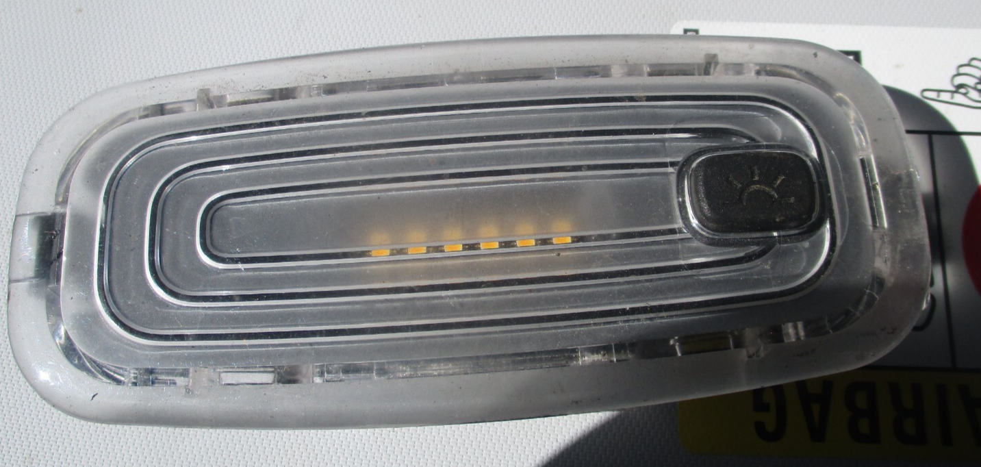 MERCEDES BENZ SPRINTER W907 INTERIOR FRONT ROOF READING LIGHT A910906