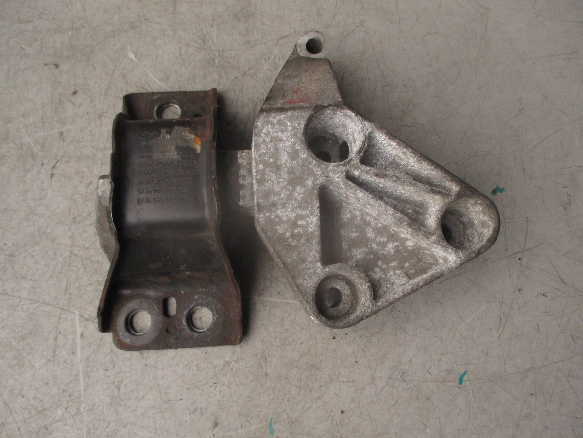 2010 RENAULT KANGOO MK2 1.5 DIESEL OS DRIVER SIDE RIGHT ENGINE MOUNT 8200437464