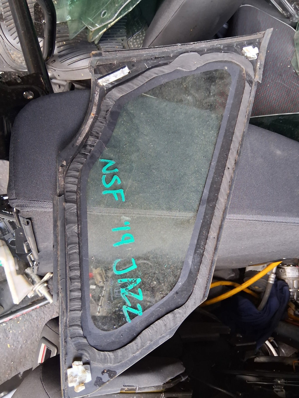 2019 HONDA JAZZ MK4 NSF PASSENGER SIDE FRONT LEFT QUARTER GLASS