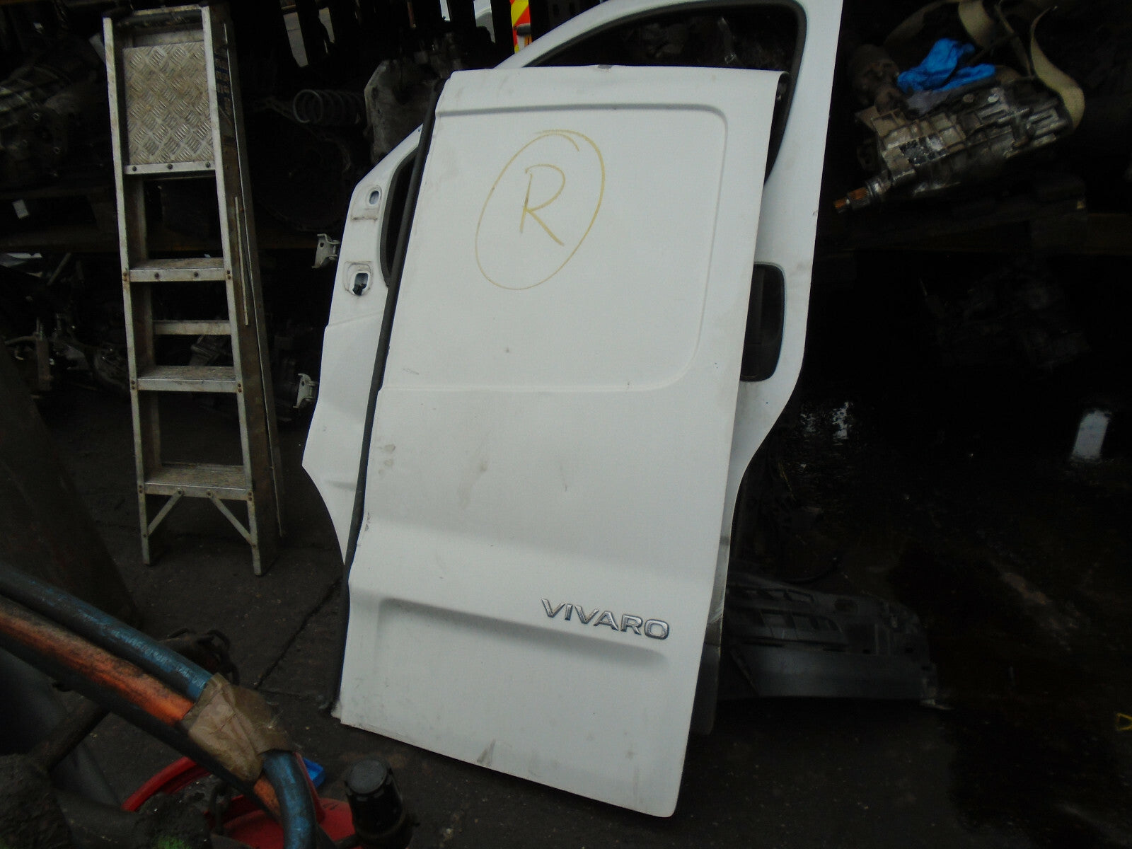 VAUXHALL VIVARO MK1 2011 OSR DRIVER SIDE REAR COMPLETE DOOR WHITE