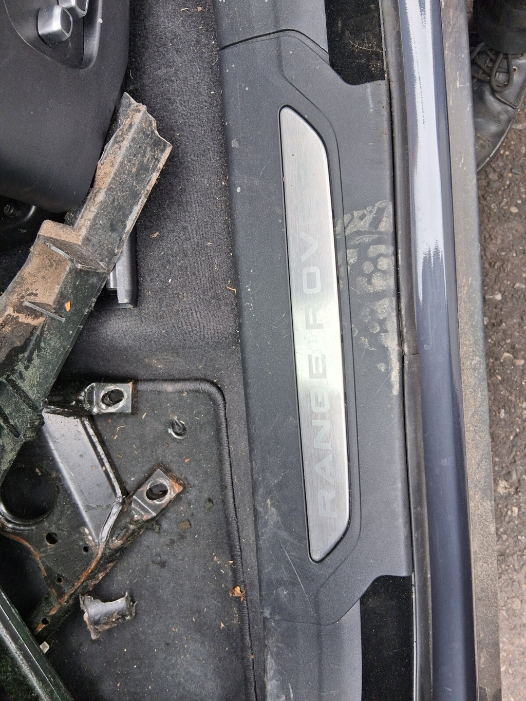 2024 RANGE ROVER VELAR P400e NSF PASSENGER FRONT DOOR ENTRY SILL TRIM