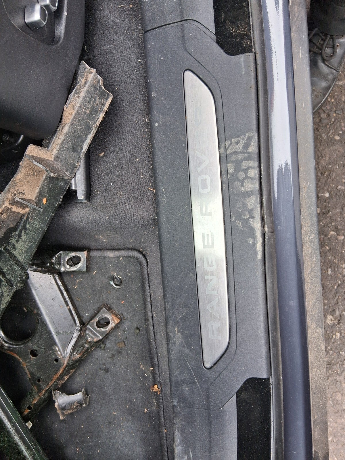 2024 RANGE ROVER VELAR P400e NSF PASSENGER FRONT DOOR ENTRY SILL TRIM