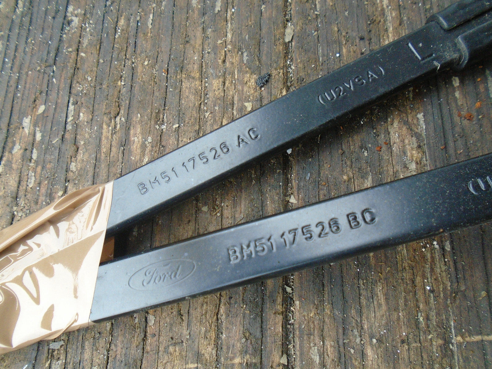 FORD FOCUS MK3 2017 FRONT WINDSCREEN BOTH SIDES WIPERS BM5117526AC BM5117526BC