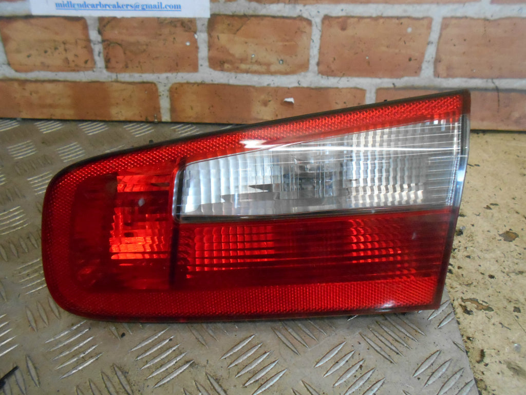 RENAULT LAGUNA MK2 2003 OSR DRIVER SIDE REAR INNER BRAKE TAIL LIGHT 8200002476