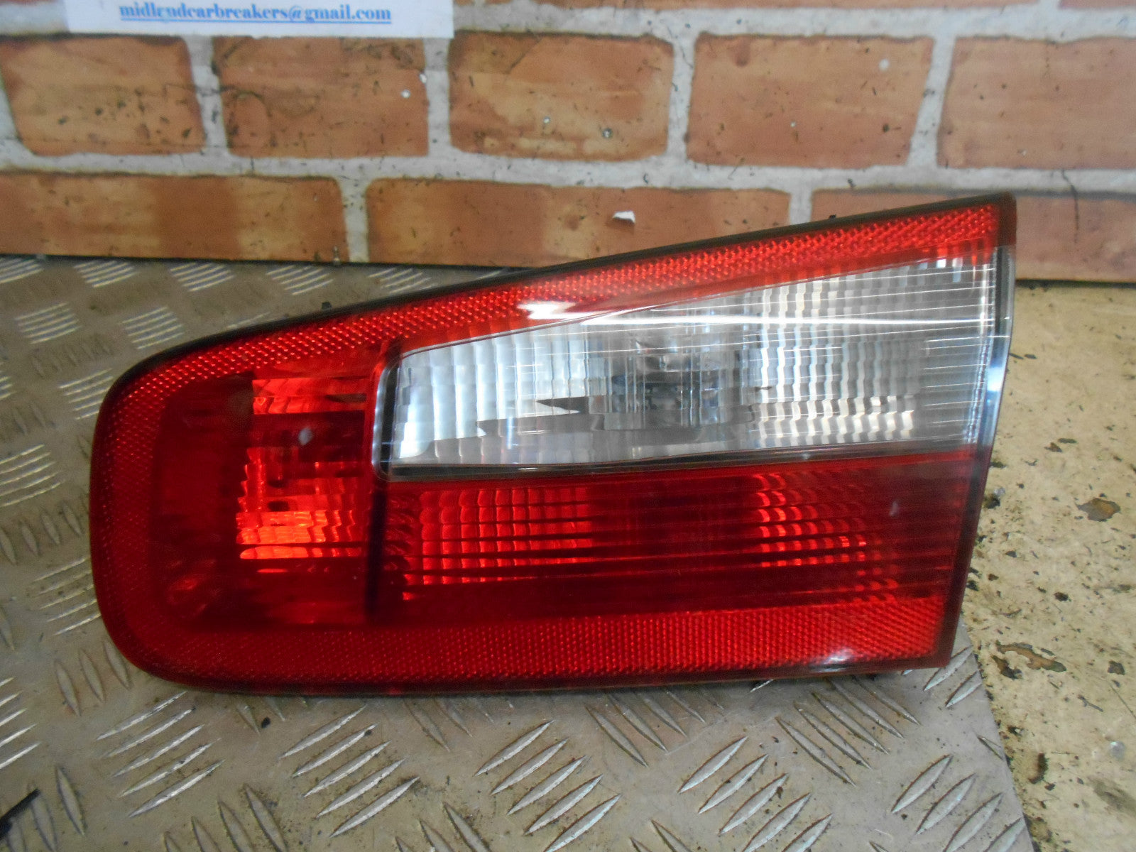 RENAULT LAGUNA MK2 2003 OSR DRIVER SIDE REAR INNER BRAKE TAIL LIGHT 8200002476