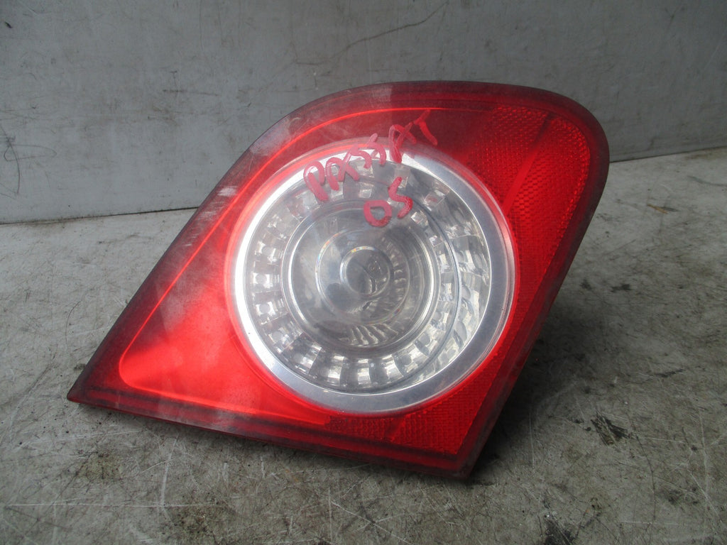 VOLKSWAGEN PASSAT 2006 B6 SALOON OSR DRIVING SIDE REAR LIGHT 27567004