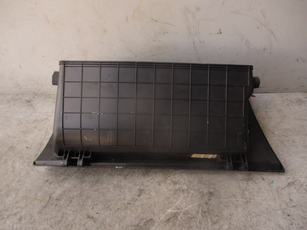 2018 KIA STONIC DASHBOARD GLOVE BOX STORAGE COMPARTMENT BOX LID 84510H8900