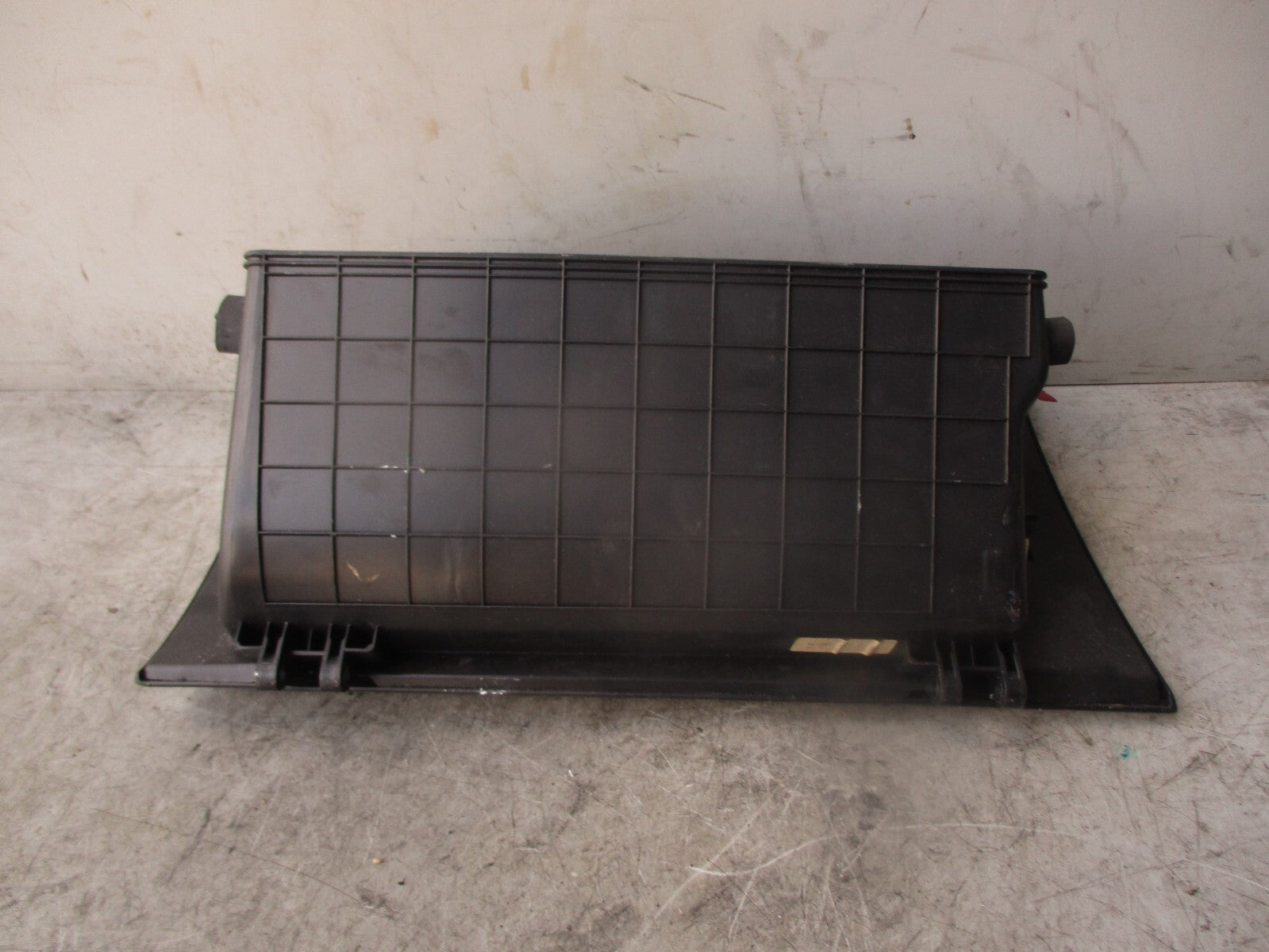 2018 KIA STONIC DASHBOARD GLOVE BOX STORAGE COMPARTMENT BOX LID 84510H8900