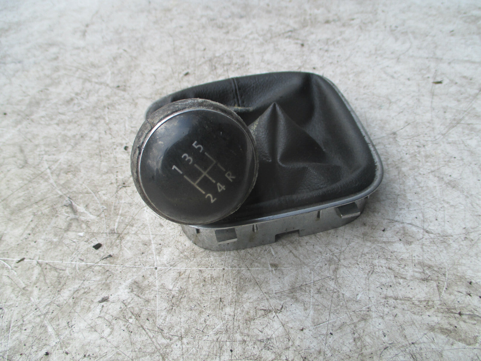 VW VOLKSWAGEN POLO MK5 2018 GEAR KNOB GAITER 6C0711113J