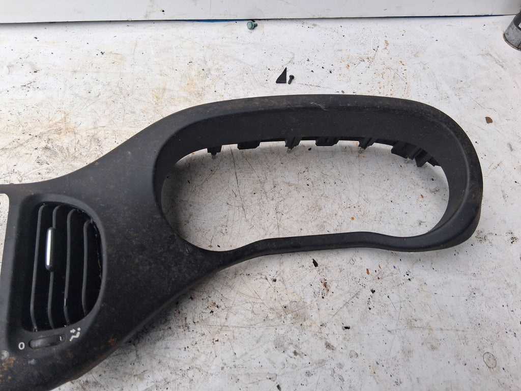 2012 FIAT 500 LOUNGE MK1 FRONT DASHBOARD AIR VENT TRIM PANNEL 735526478