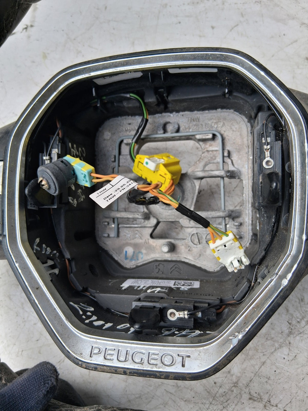 2012 PEUGEOT 3008 MULTIFUNCTION STEERING WHEEL 34241640A