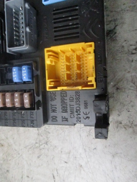 VAUXHALL CORSA FUSE RELAY BOX 2015DJ3828