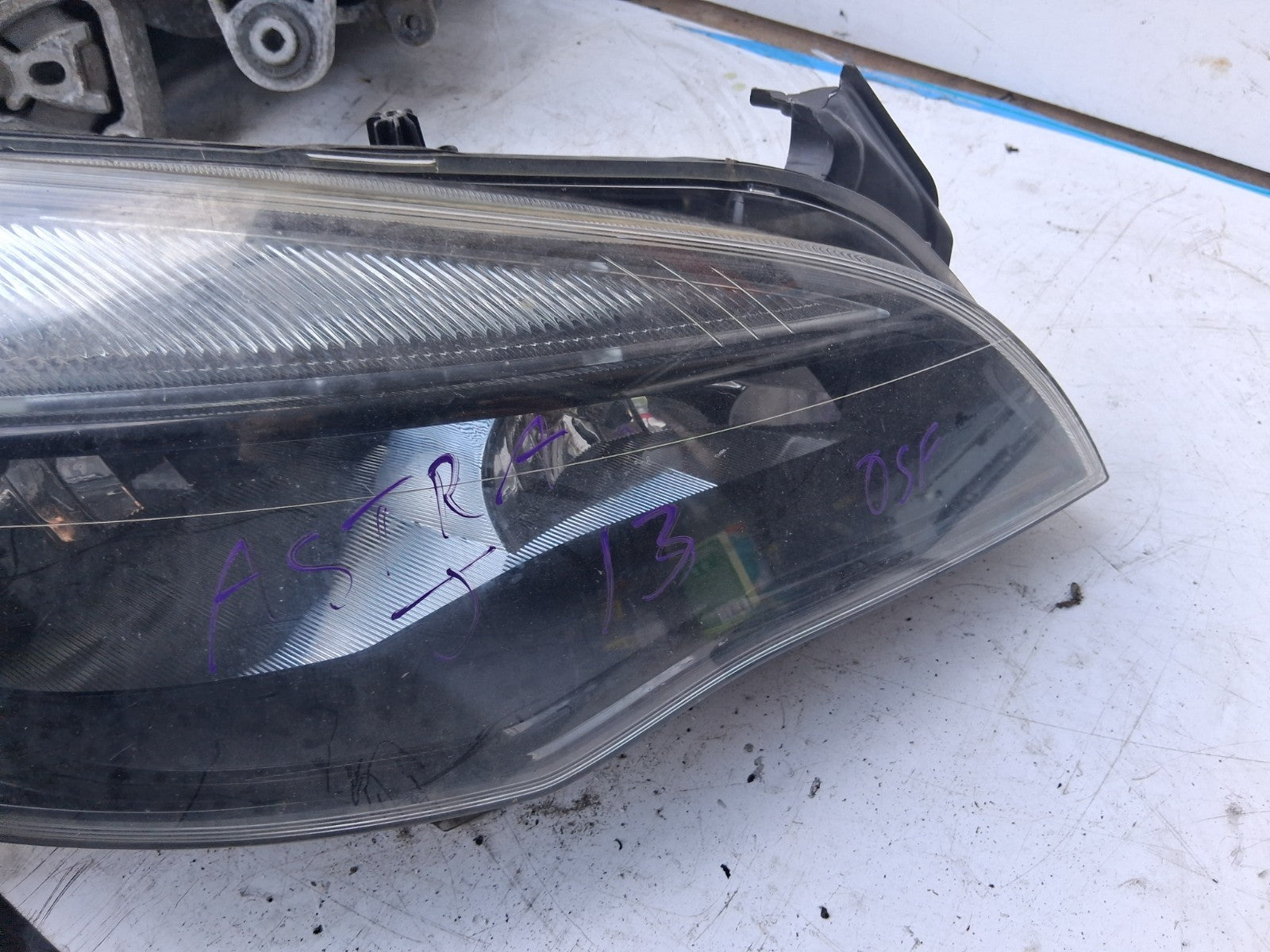 2013 VAUXHALL ASTRA J ESTATE OSF DRIVER SIDE FRONT RIGHT HEADLIGHT 13371598