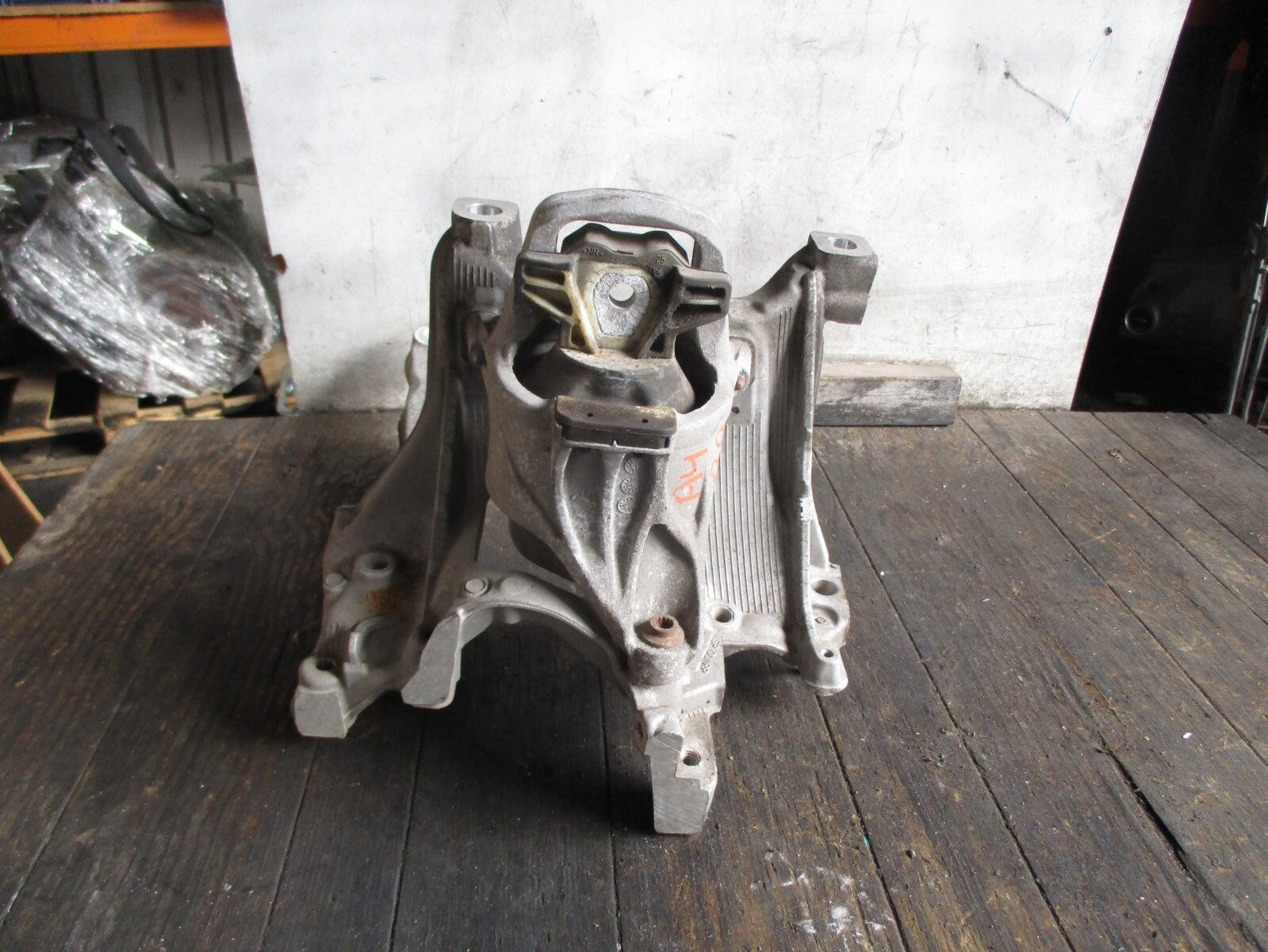 AUDI A4 B9 2016 1.4 PETROL NS PASSENGER SIDE ENGINE MOUNT 8W0199371BR