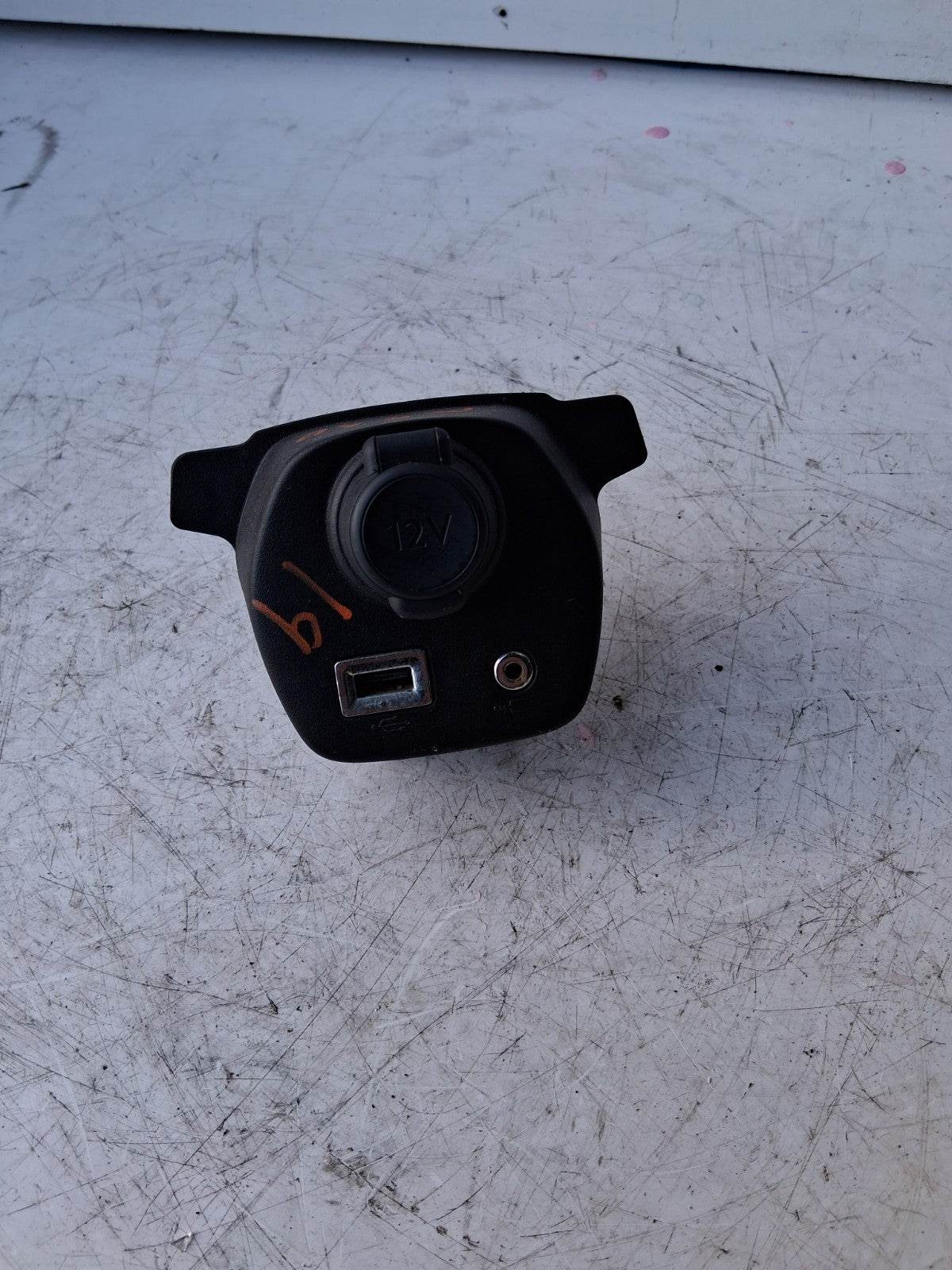 2019 TOYOTA AYGO MK2 AUX USB AND CIGARETTE LIGHTER TRIM PANEL 1389320X