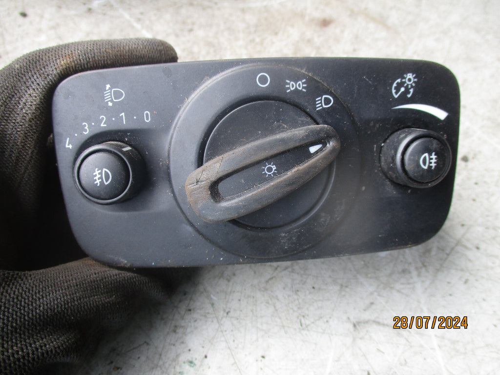 2017 FORD FIESTA MK7 1.6 PETROL HEADLIGHT SWITCH UNIT C1BT13A024CB