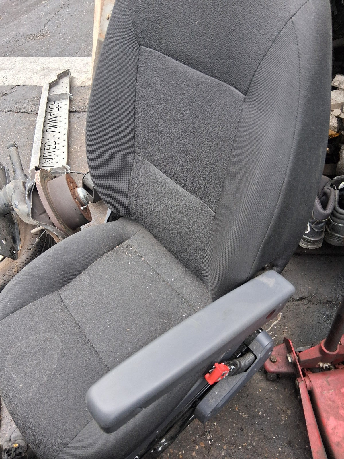 2024 FIAT DUCATO MK3 OSF DRIVER SIDE FRONT COMPLETE SINGLE SEAT FABRIC ARMREST