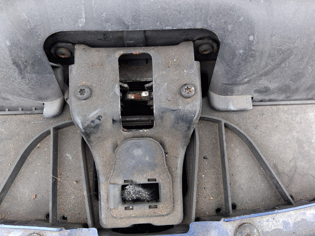 2011 BMW 1 SERIES BONNET LOCK CATCH MECHANISM