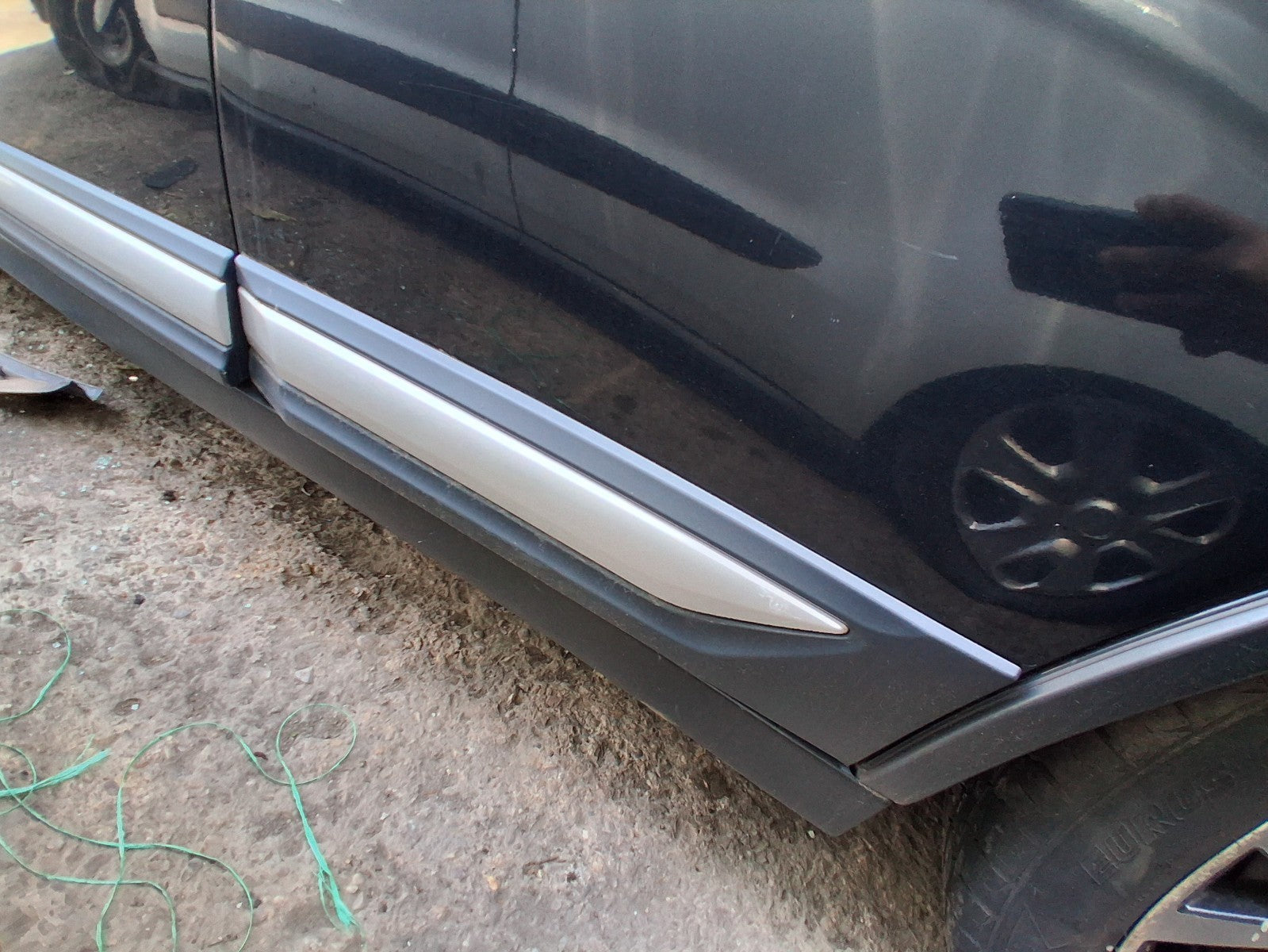 2018 MITSUBISHI OUTLANDER MK3 NSR PASSENGER SIDE REAR LOWER DOOR MOULDING TRIM