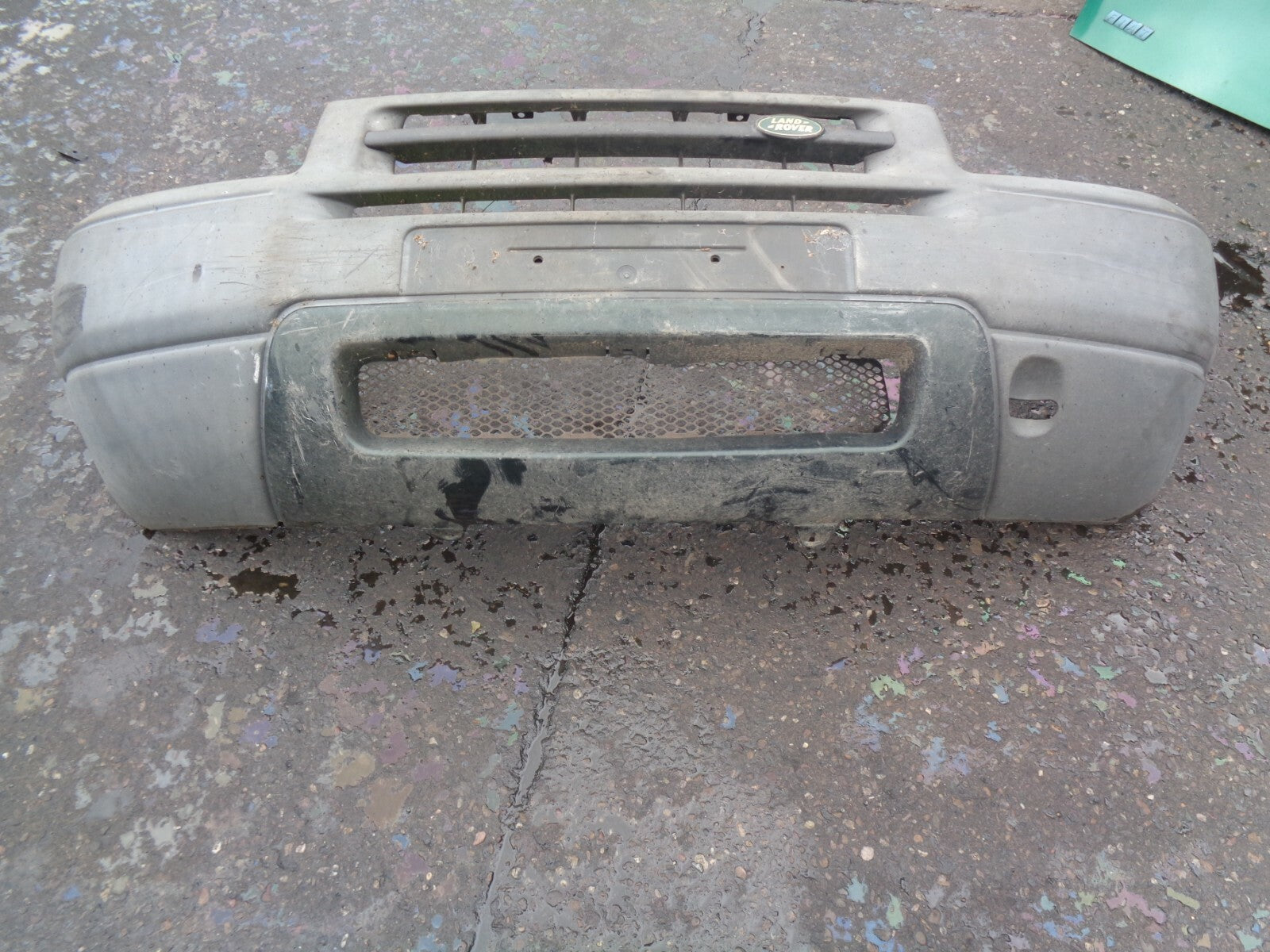 LANDROVER FREELANDER 2003-2006 FRONT BUMPER COMPLETE DAMAGED