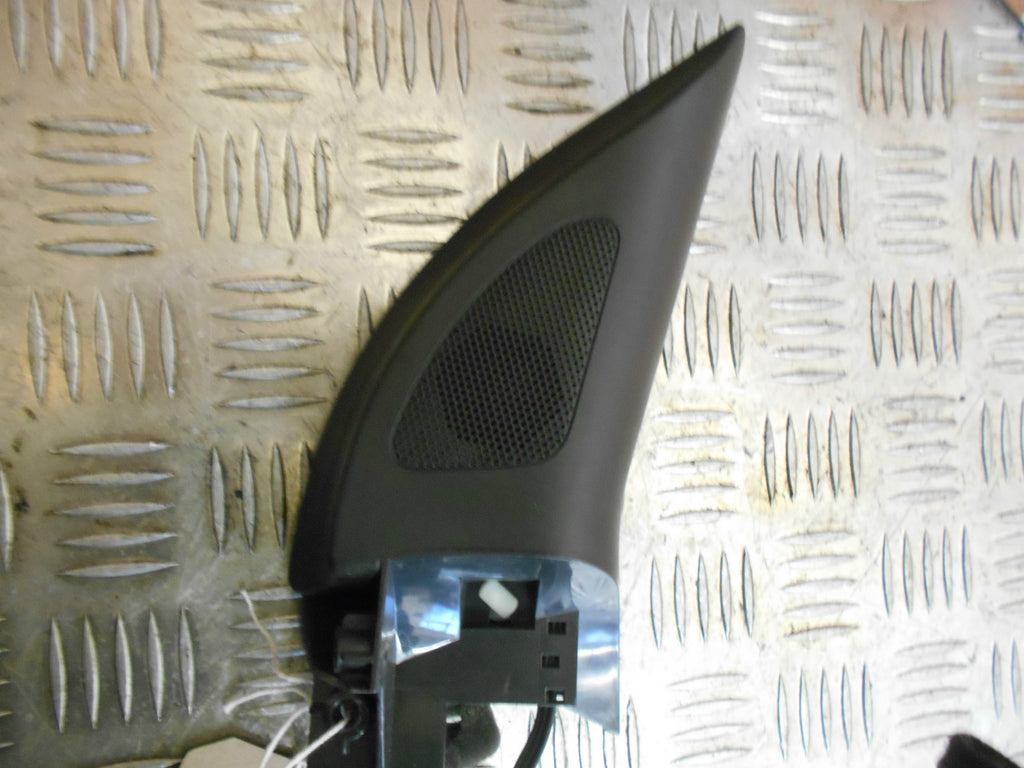 VOLKSWAGEN VW GOLF MK5 2004 OSF DRIVER SIDE FRONT MIRROR TRIM & TWEETER