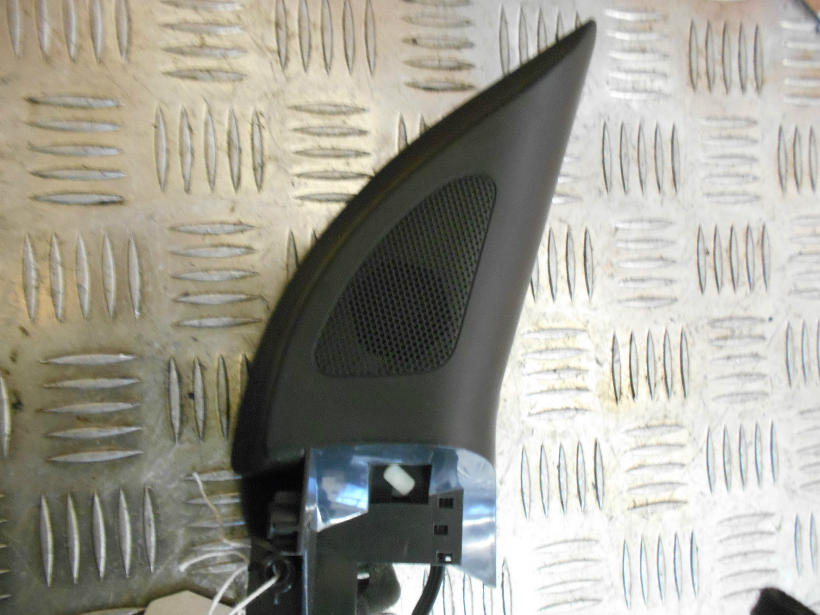 VOLKSWAGEN VW GOLF MK5 2004 OSF DRIVER SIDE FRONT MIRROR TRIM & TWEETER