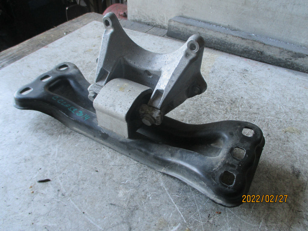 MERCEDES BENZ C CLASS 2014 W204 GEARBOX SUPPORT BRACKET MOUNT A2112420340